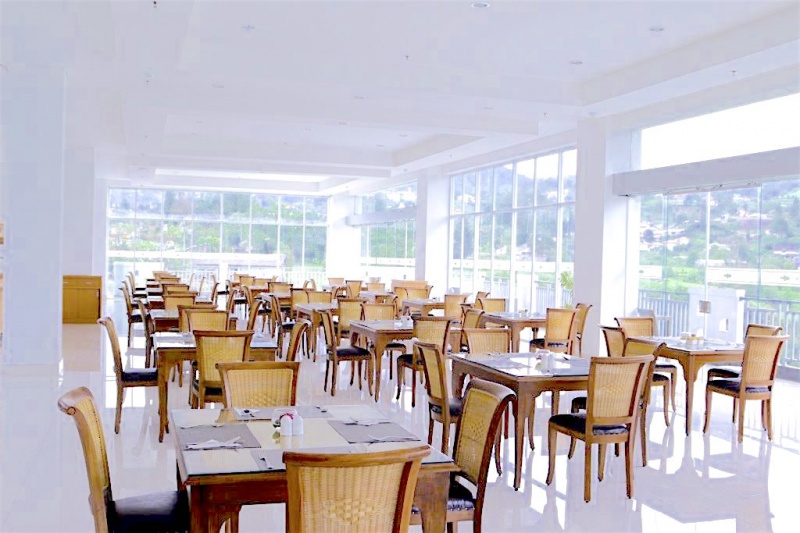 Veranda Restaurant3